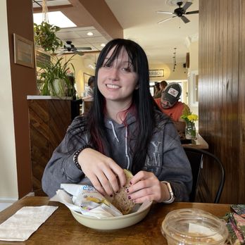 Anna's On The Lake - Hungry college daughter - Coffee & Tea Near Me - Kenosha, Wisconsin