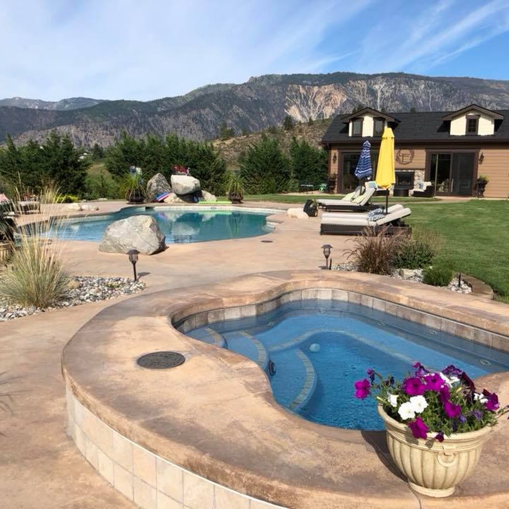 Hot tub and pool
