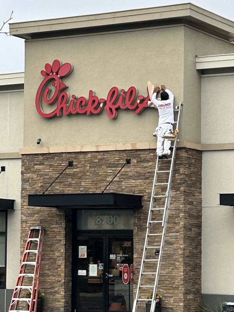 Slide of El Lay Construction