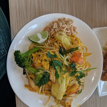 Simply Ramen - Pad Tai w/chicken and veggies - Ramen Near Me - Albany, Oregon Simply Ramen - Pad Tai w/chicken and veggies - Ramen Near Me - Albany, Oregon