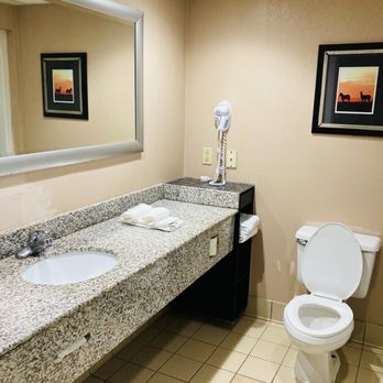 Comfort Inn & Suites - Comfort Inn & Suites Bathroom - Hotels Near Me - Asheboro, North Carolina Comfort Inn & Suites - Comfort Inn & Suites Bathroom - Hotels Near Me - Asheboro, North Carolina