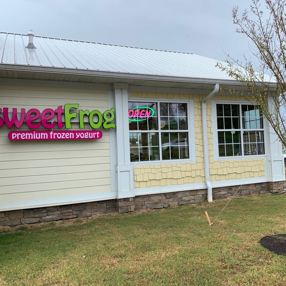 sweetFrog - Outside - Ice Cream & Frozen Yogurt Near Me - Sevierville, Tennessee