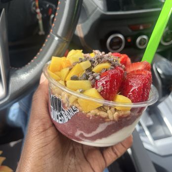 Juice n' Bowls - Unlimited toppings ~not~ extra $$$$, try the acai and coconut base together - Acai Bowls Near Me - West Covina, California Juice n' Bowls - Unlimited toppings ~not~ extra $$$$, try the acai and coconut base together - Acai Bowls Near Me - West Covina, California