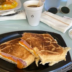 D' Frozz - Sandwhich de jamon y queso en pan especial