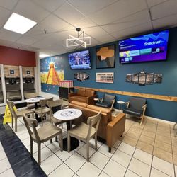 Carlitos Frozen Yogurt - Inside seating