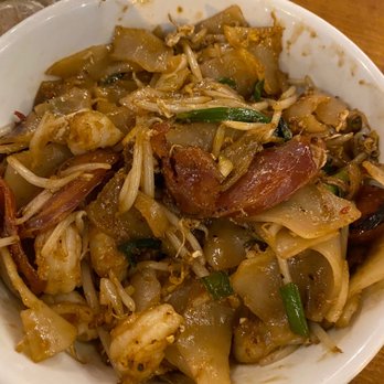 Doi Moi - Chicken and Sausage Drunken Noodles - Vietnamese Near Me - Washington, DC, District of Columbia