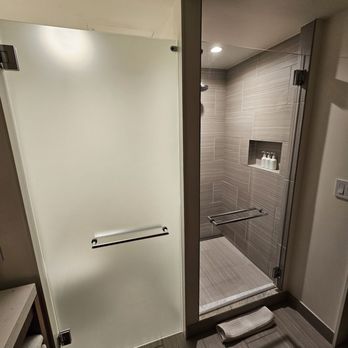 Limelight Denver - Toliet behind frosted glass door and shower - Hotels Near Me - Denver, Colorado Limelight Denver - Toliet behind frosted glass door and shower - Hotels Near Me - Denver, Colorado