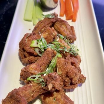 Splash - Buffalo wings with their delicious blue cheese dressing - Sports Bars Near Me - San Francisco, California Splash - Buffalo wings with their delicious blue cheese dressing - Sports Bars Near Me - San Francisco, California