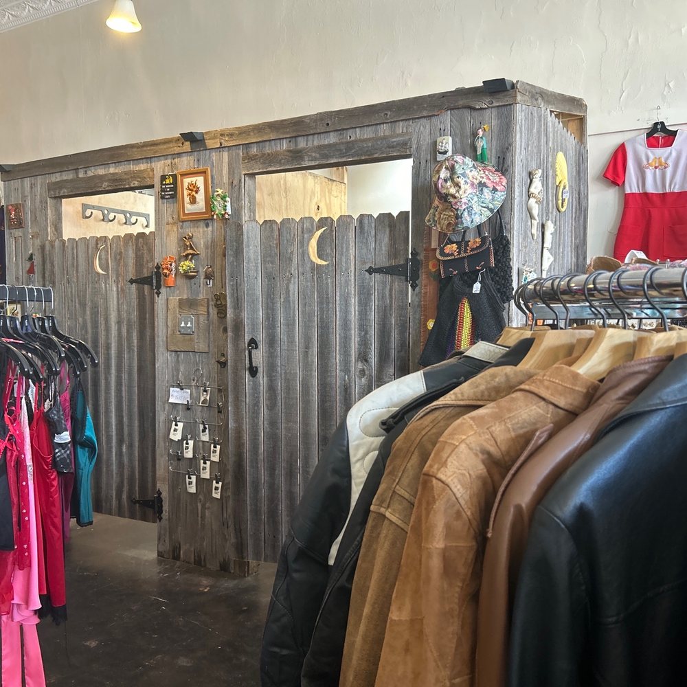 Newbo Vintage - Dressing rooms - Used, Vintage & Consignment Near Me - Elgin, Texas Newbo Vintage - Dressing rooms - Used, Vintage & Consignment Near Me - Elgin, Texas