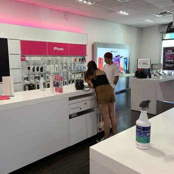 T-Mobile - Counters - Mobile Phones Near Me - San Leandro, California