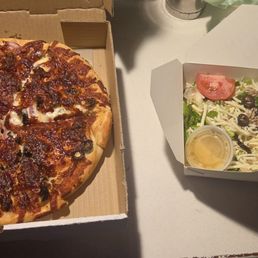 Ranch chicken pizza and sid salad