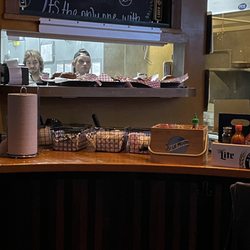 Tommy Trents Old Time Sports Saloon - Food getting cold
