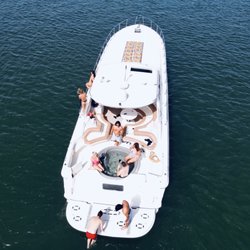Boat Sitter - 63' Searay with hot tub