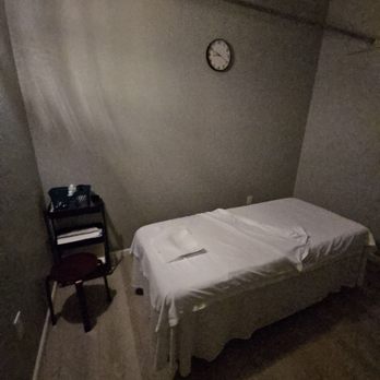 Refresh Day Spa - Massage Room - Massage Near Me - Folsom, California