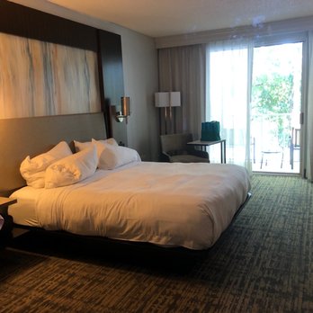 Atlanta Evergreen Lakeside Resort - King room lakeside with balcony - Hotels Near Me - Stone Mountain, Georgia Atlanta Evergreen Lakeside Resort - King room lakeside with balcony - Hotels Near Me - Stone Mountain, Georgia