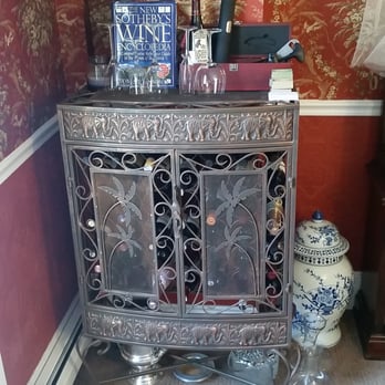 Inn Victoria - wine library. contribute something from your area that's hard to find in other places - Hotels Near Me - Chester, Vermont Inn Victoria - wine library. contribute something from your area that's hard to find in other places - Hotels Near Me - Chester, Vermont
