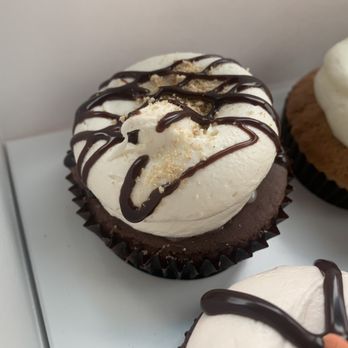 Georgetown Cupcake - S'more Cheesecake - Bakeries Near Me - Bethesda, Maryland Georgetown Cupcake - S'more Cheesecake - Bakeries Near Me - Bethesda, Maryland