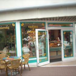 Bäckerei Mucke - Każdy kto idzie z głównego rynku Heringsdorfu na molo musi przejść obok tej cukierni. Do późnej jesieni czynny ogródek.