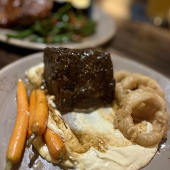 Campfire Restaurant - The sweet glazed carrots and tempura onion rings elevate this Centex comfort cuisine. - New American Near Me - Bryan, Texas