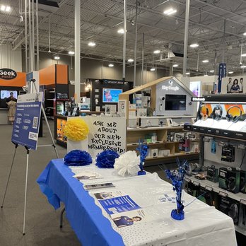Best Buy - Cascade Station - Electronics Near Me - Portland, Oregon Best Buy - Cascade Station - Electronics Near Me - Portland, Oregon