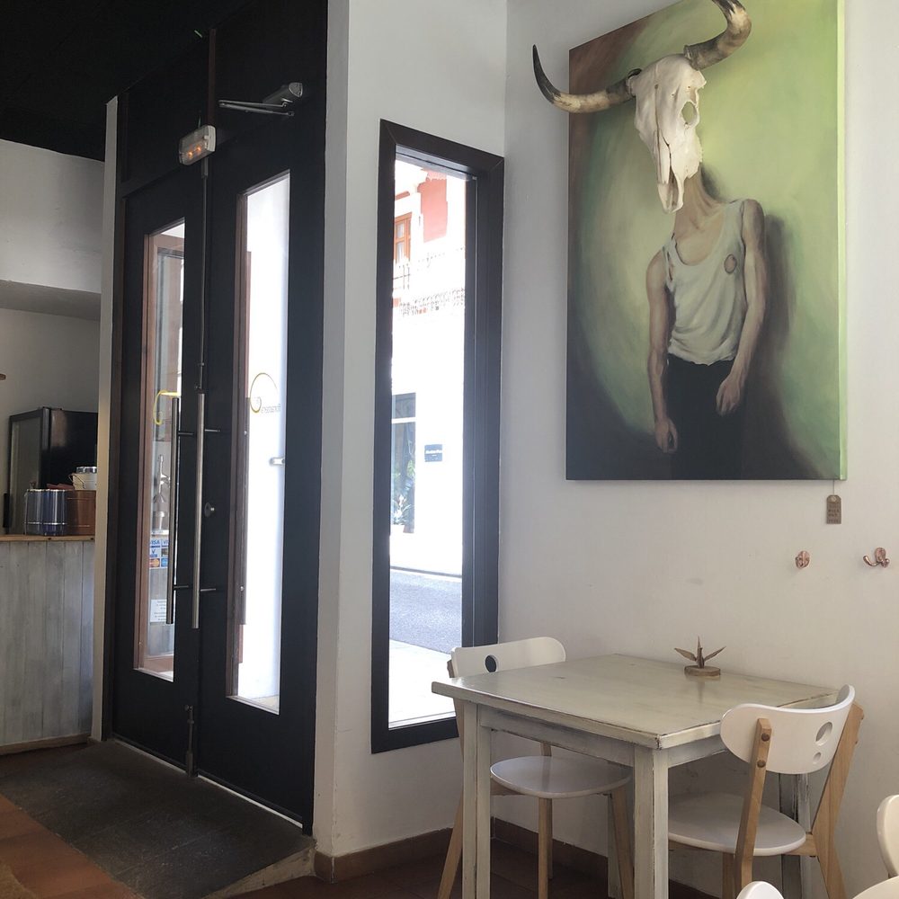 Forastera - Funky art, including origami figures on each table - Spanish Near Me - València, V