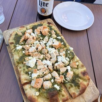 Durbins - Chicken Pesto Flatbread - solid option for lunch. Not amazing, but very good. - Sandwiches Near Me - Tinley Park, Illinois