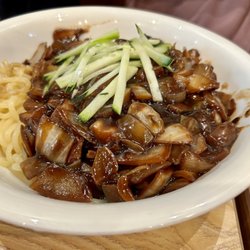 MyeongDong Ja Jang - Ja jang myeon so yums