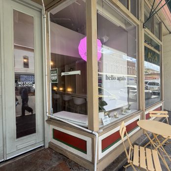 Hello Again - Outside - Coffee & Tea Near Me - Honolulu, Hawaii
