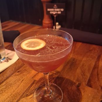 Marlow's Tavern - Pomegranate martini - New American Near Me - Orlando, Florida