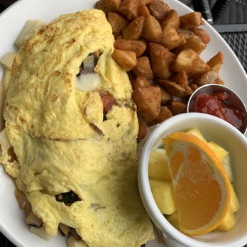 B Matthews Eatery - Turkey Apple and Brie omelette with breakfast potatoes - New American Near Me - Savannah, Georgia