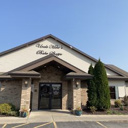 Uncle Mike's Bake Shoppe - Outside - very unassuming