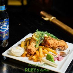 Ruby & Fellas - Fish & Chips Fullersin ESB:n kera.