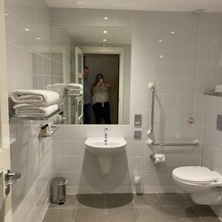 Pembroke Kilkenny Hotel - No where to put your hair brush or toothbrush.