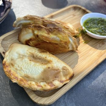 Flow - Empanadas - Dance Clubs Near Me - Paris, 75 Flow - Empanadas - Dance Clubs Near Me - Paris, 75