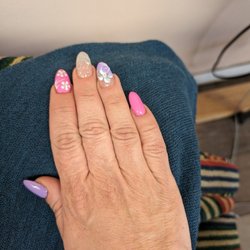 Colonial Nails