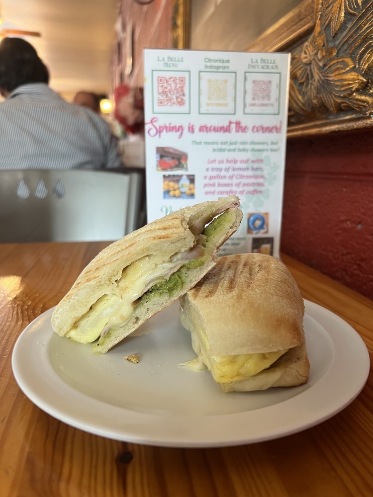 Social spots from La Belle Rosette