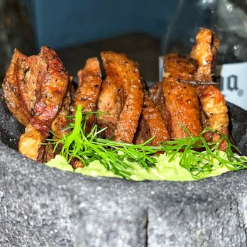 kaaj - Chicharrón Pelón with guacamole - Mexican Near Me - México, D.F., DIF kaaj - Chicharrón Pelón with guacamole - Mexican Near Me - México, D.F., DIF