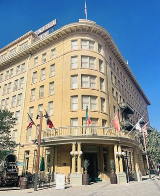 The Crockett Hotel by null