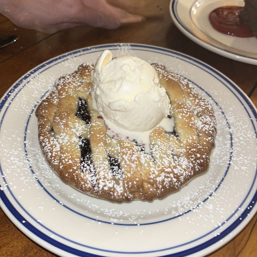 Lundy Bros - Huckleberry pie for 2 (AWESOME!) - Seafood Near Me - Brooklyn, New York Lundy Bros - Huckleberry pie for 2 (AWESOME!) - Seafood Near Me - Brooklyn, New York