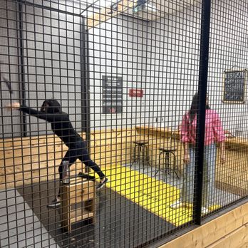 Class Axe Throwing - Lanes - Axe Throwing Near Me - Jacksonville, Florida