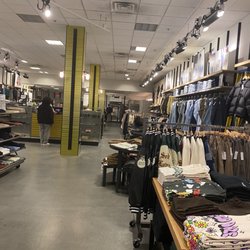 Pac Sun - Inside