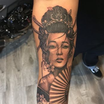 Hidden Temple Tattoo Studio - Geisha cover up on a old crown tattoo - Tattoo Near Me - Los Angeles, California