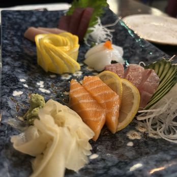Kubo Sushi and Sake Lounge - Sushi Bars Near Me - Elgin, Illinois