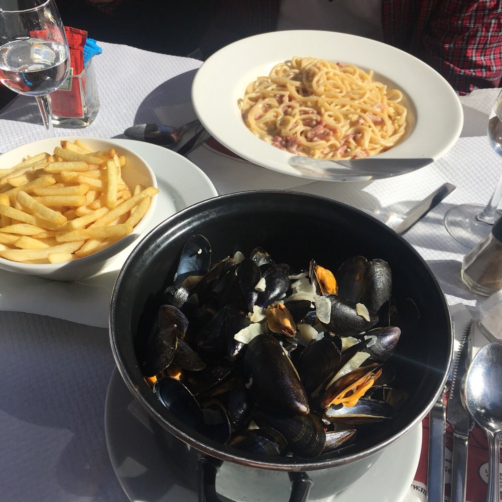 Taverne Masséna - Carbonara in the back. Mussels and fries in the front. DELICIOUSLY FRESH - Brasseries Near Me - Nice, 06 Taverne Masséna - Carbonara in the back. Mussels and fries in the front. DELICIOUSLY FRESH - Brasseries Near Me - Nice, 06