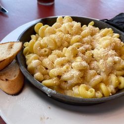 8 Mile Grill and Bar - Mac n cheese