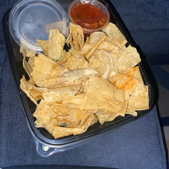 Applebee's Grill + Bar - Too many chips for a spoon of spinach dip! - American Near Me - Moreno Valley, California Applebee's Grill + Bar - Too many chips for a spoon of spinach dip! - American Near Me - Moreno Valley, California