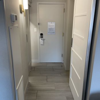 Richmond Marriott - Foryer, Room 718 - Hotels Near Me - Richmond, Virginia Richmond Marriott - Foryer, Room 718 - Hotels Near Me - Richmond, Virginia