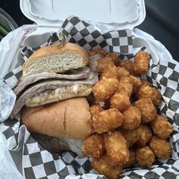 Tri-tip sandwich w/tots