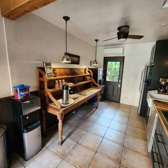 Hotel California - Full kitchen area and bbq grill outside the door. - Hotels Near Me - Palm Springs, California Hotel California - Full kitchen area and bbq grill outside the door. - Hotels Near Me - Palm Springs, California