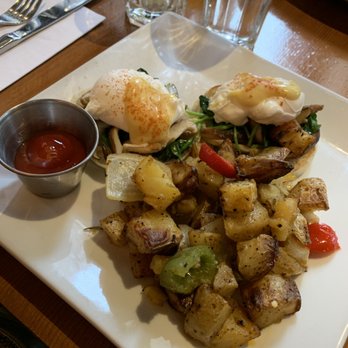Bocado Cafe - Eggs Florentine - New American Near Me - New York, New York